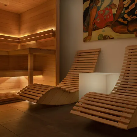 Moderno Hotel 4*