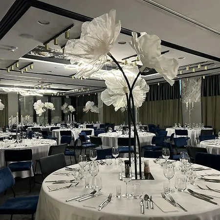 Moderno 4* بوزنان